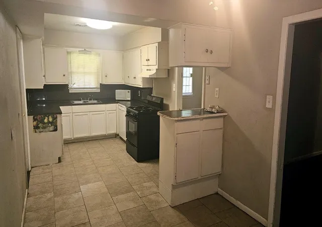 5th image of 2826 Monticello Dr, Houston, TX 77045 | MLS# 35968179