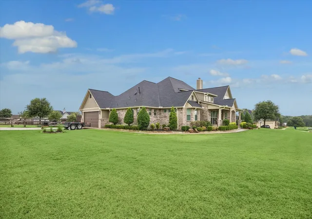 Photo 2 of Single family home for sale at 885 Amethyst Dr, Bellville, TX 77418 | MLS# 13502422 | Listing updated on 2026-09-16
