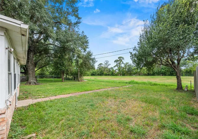 Photo 3 of Single family home for sale at 7319 Tall Pines Dr, Houston, TX 77088 | MLS# 11696845 | Listing updated on 2026-09-21