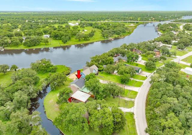 Photo 4 of Single family home for sale at 6840 County Rd 659, Brazoria, TX 77422 | MLS# 15680495 | Listing updated on 2026-10-06