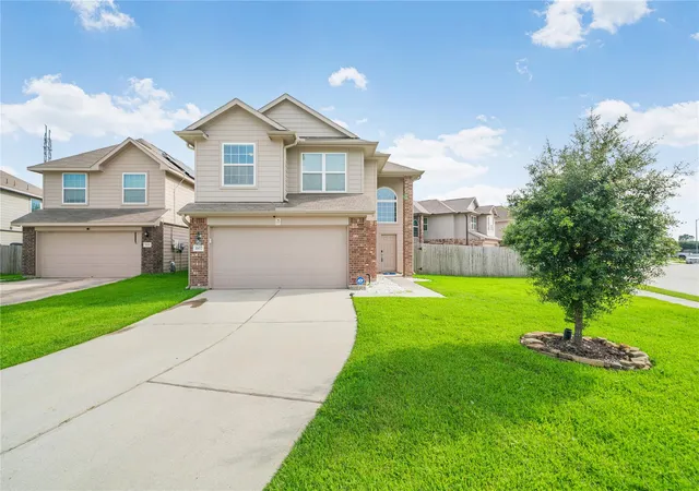 Photo 2 of Single family home for sale at 1602 Royal Grantham Ct, Houston, TX 77073 | MLS# 62100551 | Listing updated on 2026-09-16