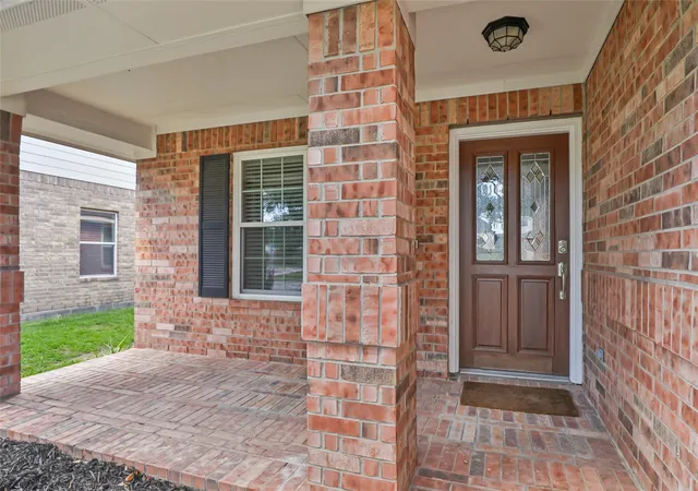 2nd image of 10331 Whisper Bluff Dr, Humble, TX 77396 | MLS# 42992309