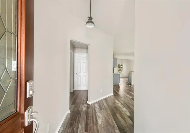 3rd image of 10331 Whisper Bluff Dr, Humble, TX 77396 | MLS# 42992309