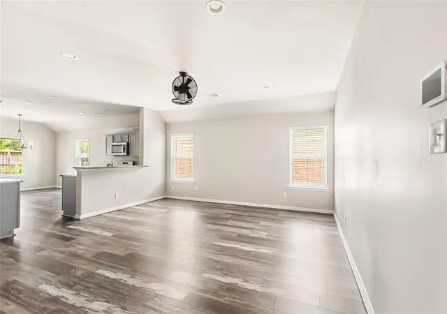 4th image of 10331 Whisper Bluff Dr, Humble, TX 77396 | MLS# 42992309