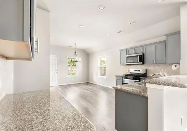 5th image of 10331 Whisper Bluff Dr, Humble, TX 77396 | MLS# 42992309