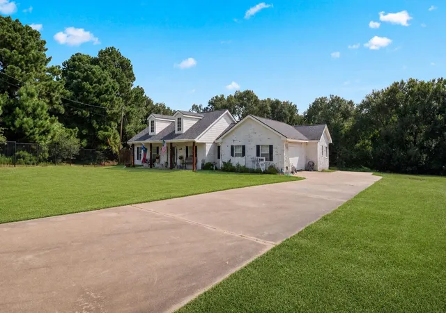 2nd image of 2904 Brandenburg Ln, Brenham, TX 77833 | MLS# 67084980