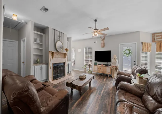 3rd image of 2904 Brandenburg Ln, Brenham, TX 77833 | MLS# 67084980