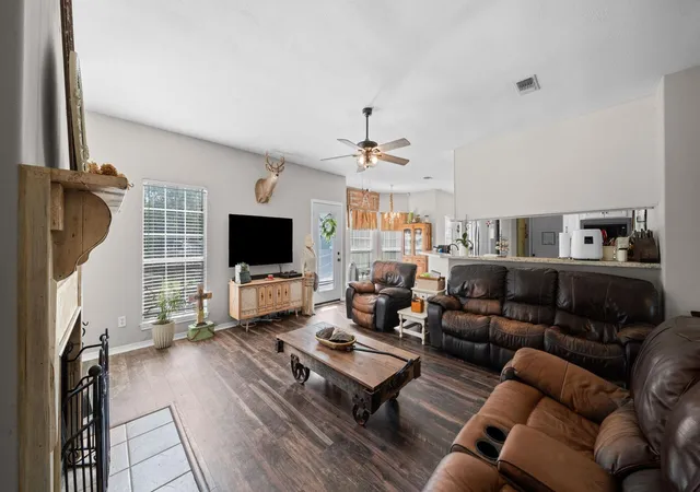 4th image of 2904 Brandenburg Ln, Brenham, TX 77833 | MLS# 67084980