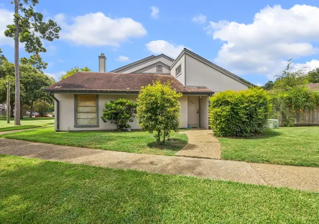 Photo 1 of Townhouse for sale at 5864 Village Forest Ct, Houston, TX 77092 | MLS# 50404535 | Listing updated on 2026-09-12