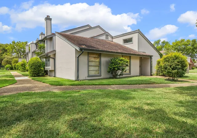 Photo 2 of Townhouse for sale at 5864 Village Forest Ct, Houston, TX 77092 | MLS# 50404535 | Listing updated on 2026-09-12