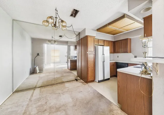 Photo 4 of Townhouse for sale at 5864 Village Forest Ct, Houston, TX 77092 | MLS# 50404535 | Listing updated on 2026-09-12