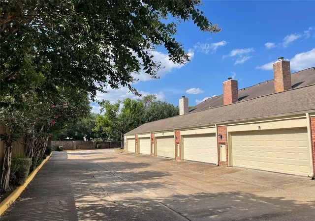 21st image of 752 Augusta Dr #752, Houston, TX 77057 | MLS# 17649061