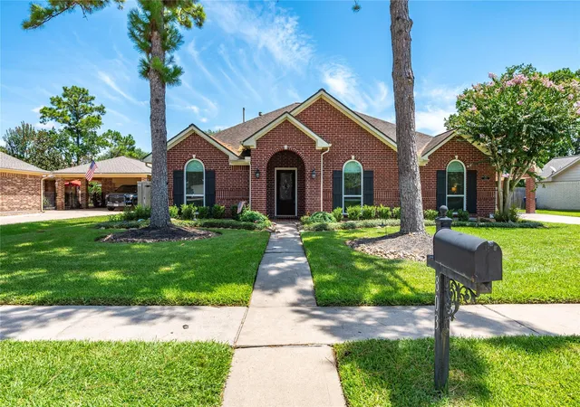 1st image of 803 Hackberry Ln, Friendswood, TX 77546 | MLS# 49674604