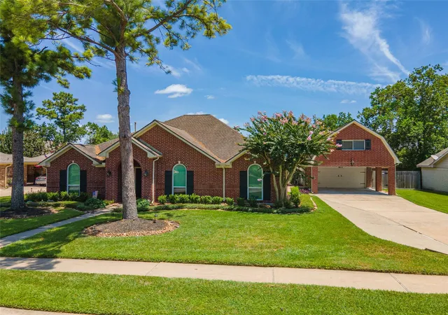 3rd image of 803 Hackberry Ln, Friendswood, TX 77546 | MLS# 49674604
