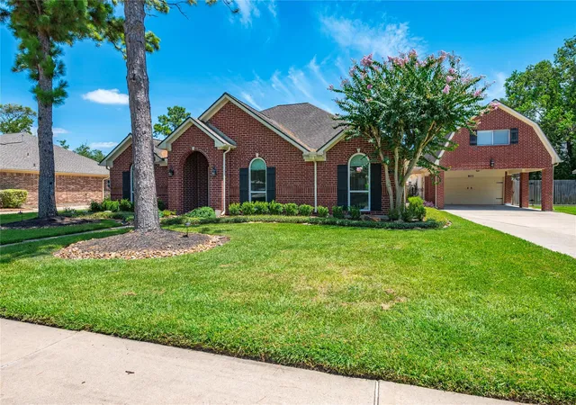 5th image of 803 Hackberry Ln, Friendswood, TX 77546 | MLS# 49674604