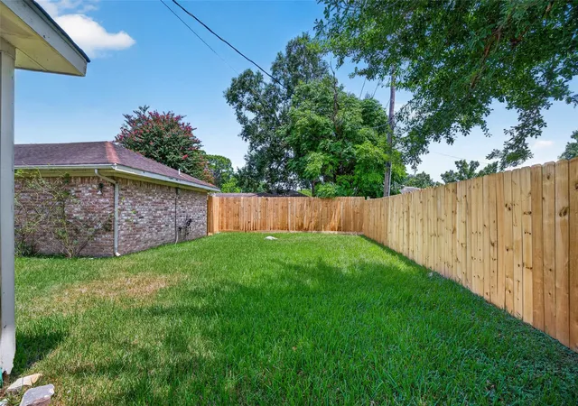 24th image of 7707 Burning Hills Dr, Houston, TX 77071 | MLS# 25817522