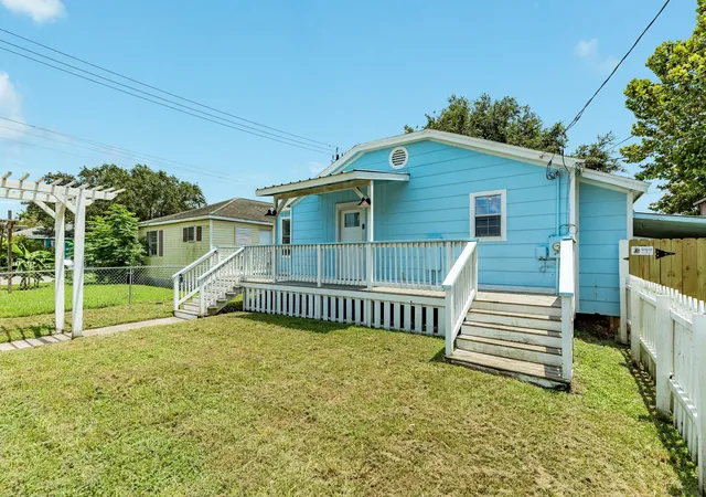 Photo 3 of Single family home for sale at 5507 Menard Ave, Galveston, TX 77551 | MLS# 17555486 | Listing updated on 2026-08-30