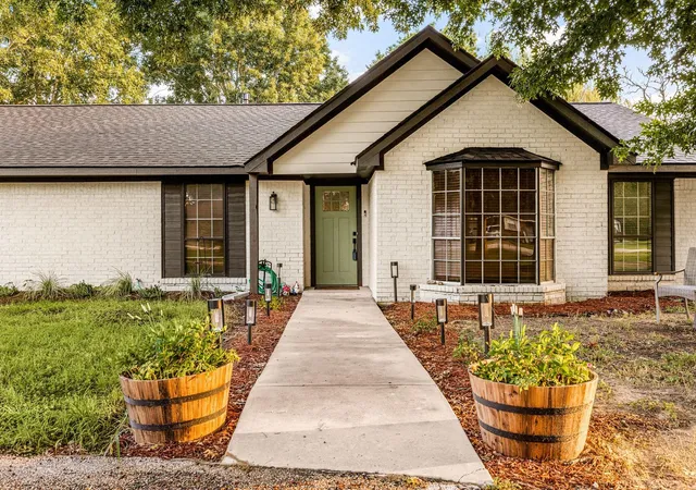 1st image of 805 Redberry Hill Rd, Baytown, TX 77521 | MLS# 43116349
