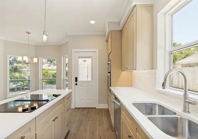 Photo 4 of Single family home for sale at 3418 Woodland View Dr, Kingwood, TX 77345 | MLS# 8418081 | Listing updated on 2026-09-16