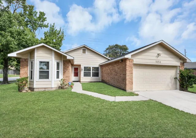 Photo 3 of Single family home for sale at 5054 Kleinway Dr, Houston, TX 77066 | MLS# 91342902 | Listing updated on 2026-09-12