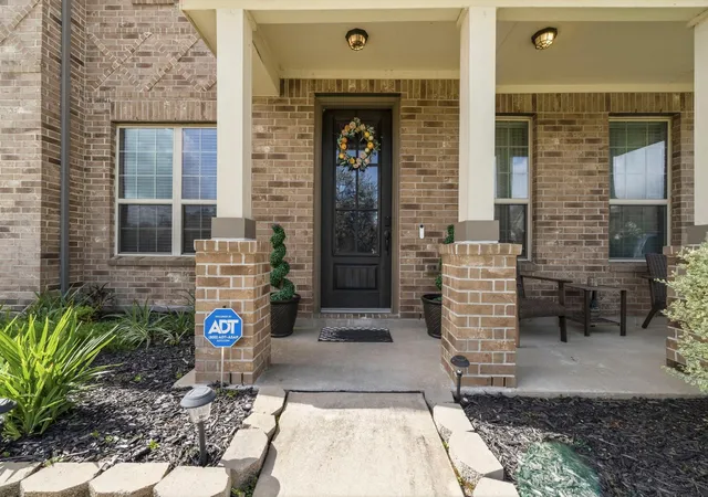 Photo 3 of Sale Pending at 30985 Laurel Crk Ln, Conroe, TX 77385 | MLS# 62162403 | Listing updated on 2026-09-20