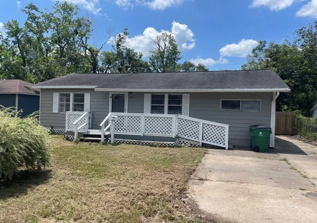 Photo 1 of Single family home for sale at 905 N Arcola St, Angleton, TX 77515 | MLS# 96915455 | Listing updated on 2026-08-13