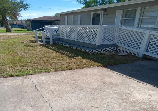 Photo 2 of Single family home for sale at 905 N Arcola St, Angleton, TX 77515 | MLS# 96915455 | Listing updated on 2026-08-13
