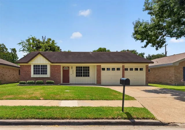Photo 1 of Single family home for sale at 2809 3rd Avenue N, Texas City, TX 77590 | MLS# 55862585 | Listing updated on 2026-08-14