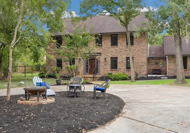 1st image of 906 Quaker Bend Dr, Friendswood, TX 77546 | MLS# 94443969