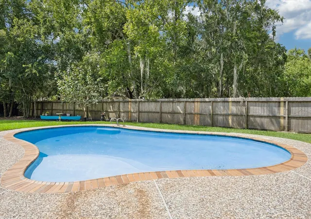 37th image of 906 Quaker Bend Dr, Friendswood, TX 77546 | MLS# 94443969