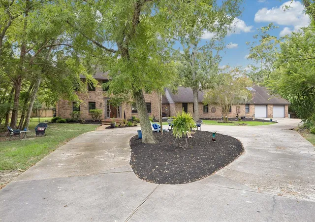 3rd image of 906 Quaker Bend Dr, Friendswood, TX 77546 | MLS# 94443969