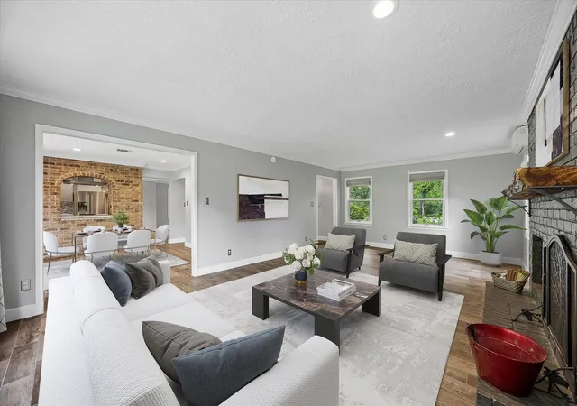 5th image of 906 Quaker Bend Dr, Friendswood, TX 77546 | MLS# 94443969