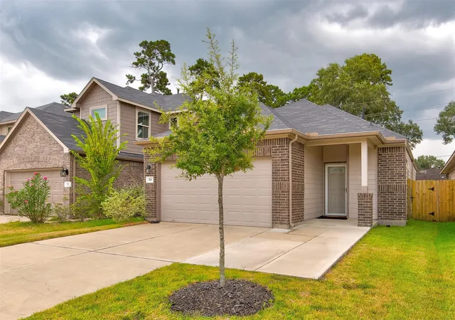 2nd image of 320 Emerald Thicket Ln, Huffman, TX 77336 | MLS# 82335624
