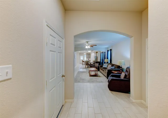 3rd image of 320 Emerald Thicket Ln, Huffman, TX 77336 | MLS# 82335624
