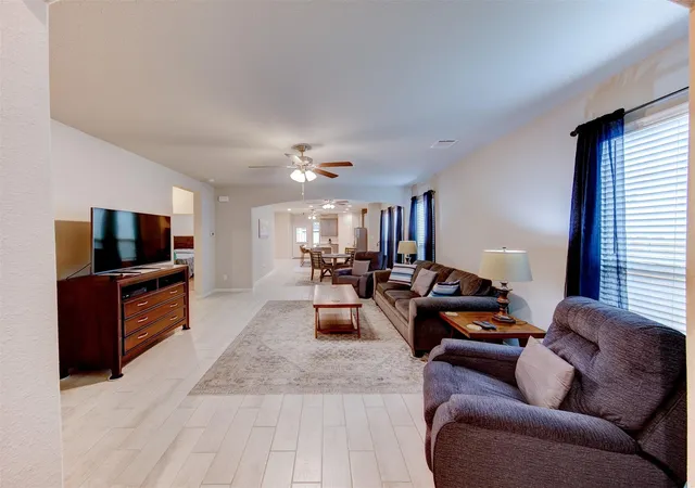 4th image of 320 Emerald Thicket Ln, Huffman, TX 77336 | MLS# 82335624