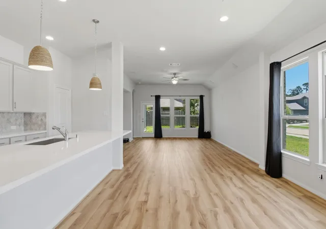 Photo 4 of Single family home for sale at 402 Alex Arbor Way, Conroe, TX 77301 | MLS# 54627388 | Listing updated on 2026-09-07