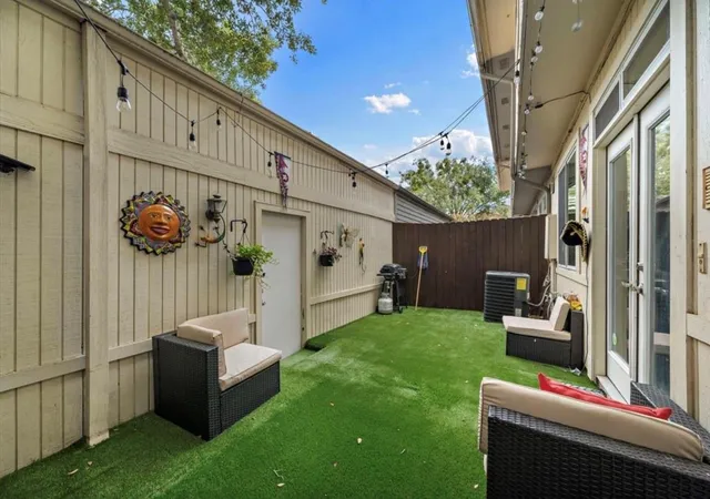 9th image of 15167 Kimberley Ct #41, Houston, TX 77079 | MLS# 61406355