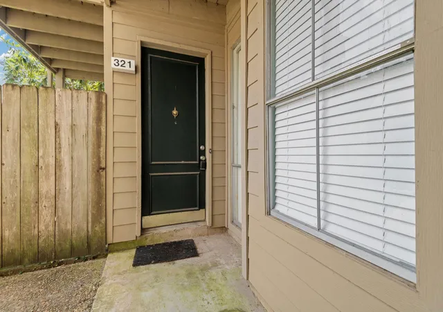 3rd image of 2100 Tanglewilde St #321, Houston, TX 77063 | MLS# 71328959