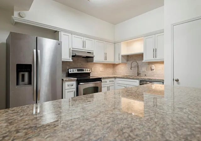 5th image of 2100 Tanglewilde St #321, Houston, TX 77063 | MLS# 71328959