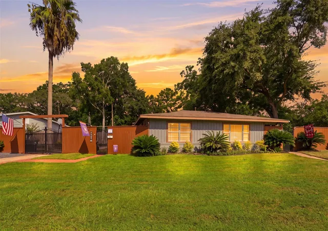 1st image of 1704 Nina Lee Ln, Houston, TX 77018 | MLS# 42064332