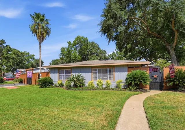 4th image of 1704 Nina Lee Ln, Houston, TX 77018 | MLS# 42064332