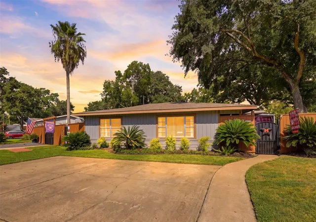 5th image of 1704 Nina Lee Ln, Houston, TX 77018 | MLS# 42064332