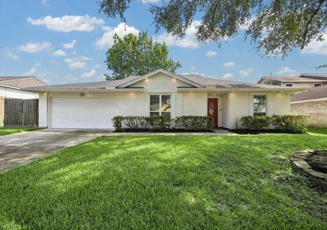 1st image of 608 Tanglewood Dr, Friendswood, TX 77546 | MLS# 22591645