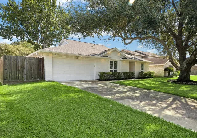 4th image of 608 Tanglewood Dr, Friendswood, TX 77546 | MLS# 22591645