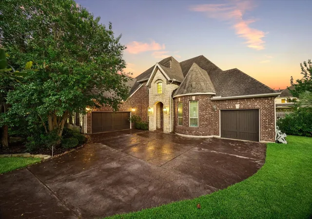 Photo 2 of Single family home for sale at 35 N Fremont Ridge Loop, Spring, TX 77389 | MLS# 52295765 | Listing updated on 2026-09-12