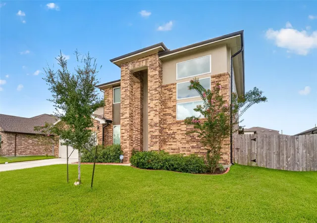 Photo 3 of Single family home for sale at 1023 Park Crst Dr, Missouri City, TX 77459 | MLS# 69616099 | Listing updated on 2026-10-10