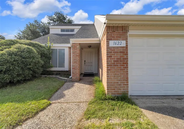 Photo 3 of Single family home for sale at 1622 Ash Meadow Dr, Houston, TX 77090 | MLS# 94810691 | Listing updated on 2026-09-21