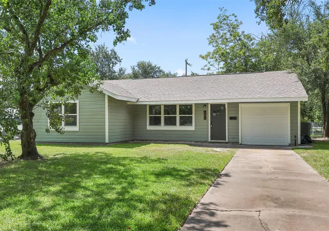 1st image of 715 20th Ave N, Texas City, TX 77590 | MLS# 22672335