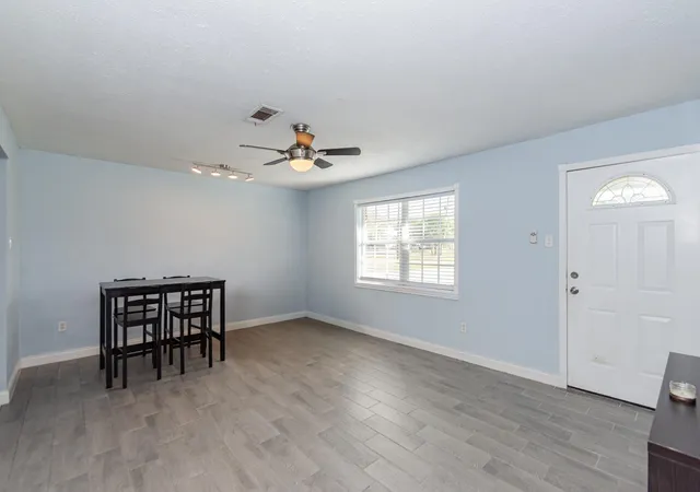 Photo 4 of Single family home for sale at 306 Oakhurst St, La Porte, TX 77571 | MLS# 97117888 | Listing updated on 2026-08-26