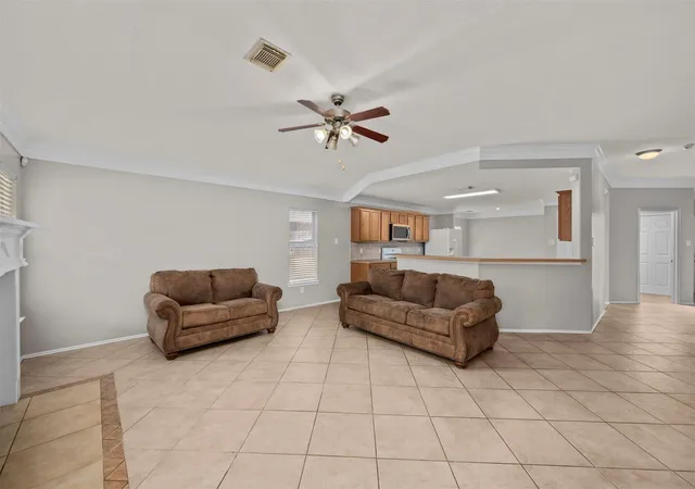 5th image of 8014 Blackcherry Ln, Baytown, TX 77523 | MLS# 16825505